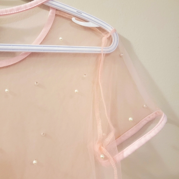 Hot Topic - Sheer pink overlay tee with pearl details - Size M - Picture 5 of 5
